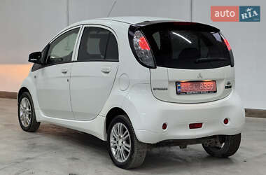 Хэтчбек Mitsubishi i-MiEV 2011 в 