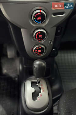 Хэтчбек Mitsubishi i-MiEV 2011 в 