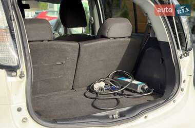 Хэтчбек Mitsubishi i-MiEV 2011 в 