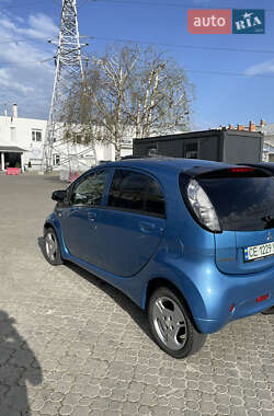Хэтчбек Mitsubishi i-MiEV 2012 в 