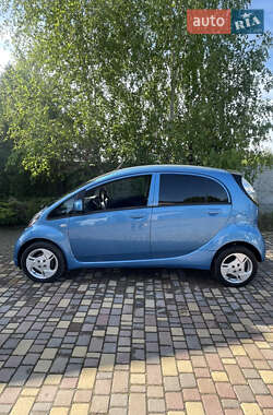 Хэтчбек Mitsubishi i-MiEV 2011 в 