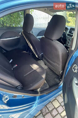 Хэтчбек Mitsubishi i-MiEV 2011 в 