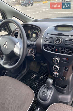 Хэтчбек Mitsubishi i-MiEV 2011 в 