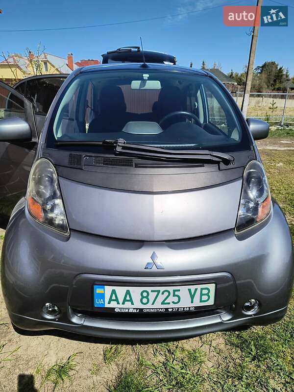 Хэтчбек Mitsubishi i-MiEV 2010 в 