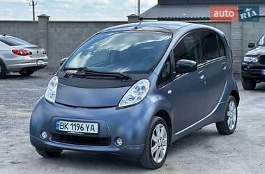 Хэтчбек Mitsubishi i-MiEV 2012 в 