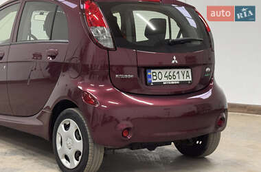 Хэтчбек Mitsubishi i-MiEV 2012 в 