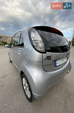 Хэтчбек Mitsubishi i-MiEV 2011 в 