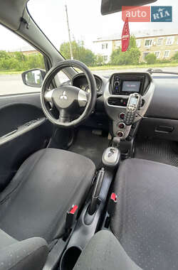 Хэтчбек Mitsubishi i-MiEV 2011 в 