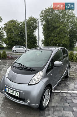 Хэтчбек Mitsubishi i-MiEV 2013 в 