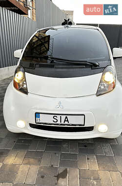 Хэтчбек Mitsubishi i-MiEV 2011 в 