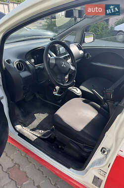 Хэтчбек Mitsubishi i-MiEV 2011 в 