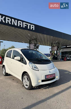 Хэтчбек Mitsubishi i-MiEV 2015 в 