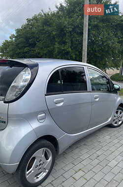 Хэтчбек Mitsubishi i-MiEV 2011 в 