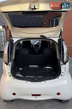 Хэтчбек Mitsubishi i-MiEV 2011 в 