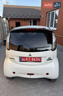 Хэтчбек Mitsubishi i-MiEV 2011 в 