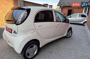 Хэтчбек Mitsubishi i-MiEV 2011 в 