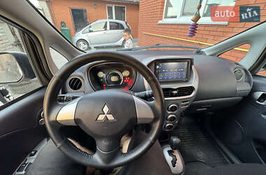 Хэтчбек Mitsubishi i-MiEV 2011 в 