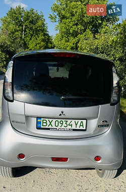 Хэтчбек Mitsubishi i-MiEV 2011 в 
