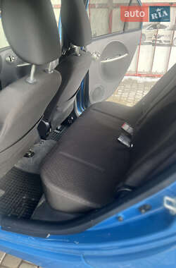 Хэтчбек Mitsubishi i-MiEV 2011 в 