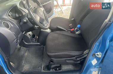 Хэтчбек Mitsubishi i-MiEV 2011 в 