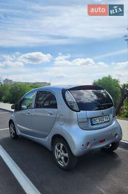 Хэтчбек Mitsubishi i-MiEV 2014 в 