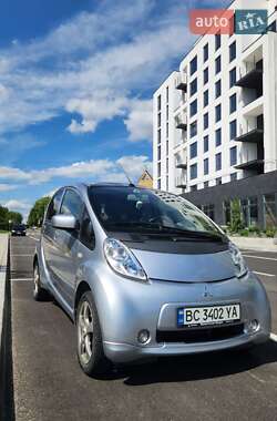 Хэтчбек Mitsubishi i-MiEV 2014 в 