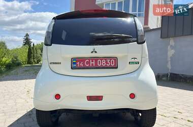 Хэтчбек Mitsubishi i-MiEV 2012 в 