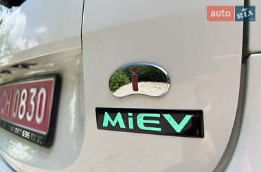 Хэтчбек Mitsubishi i-MiEV 2012 в 