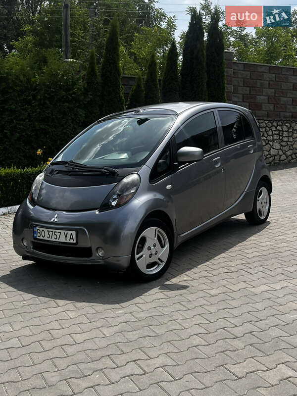 Хэтчбек Mitsubishi i-MiEV 2011 в 
