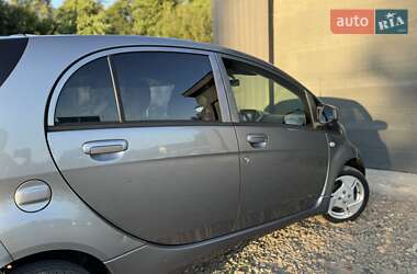 Хэтчбек Mitsubishi i-MiEV 2011 в 