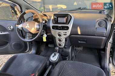Хэтчбек Mitsubishi i-MiEV 2011 в 