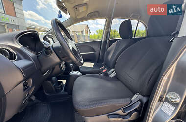 Хэтчбек Mitsubishi i-MiEV 2011 в 