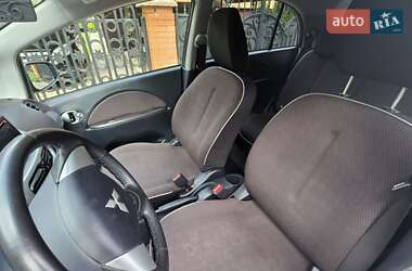 Хэтчбек Mitsubishi i-MiEV 2013 в 