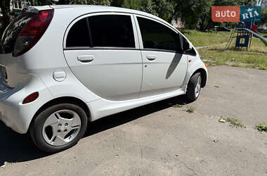 Хэтчбек Mitsubishi i-MiEV 2012 в 