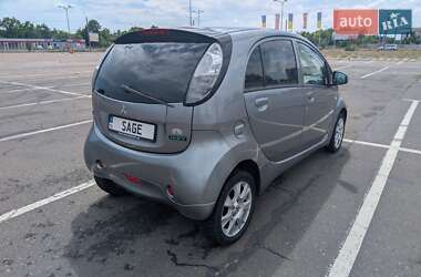 Хэтчбек Mitsubishi i-MiEV 2011 в 