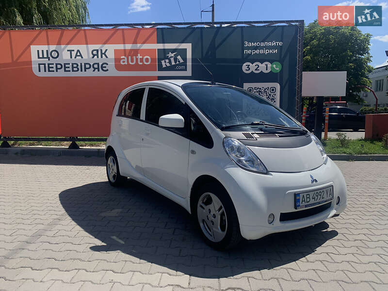 Хэтчбек Mitsubishi i-MiEV 2015 в 