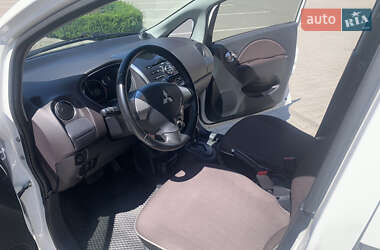 Хэтчбек Mitsubishi i-MiEV 2015 в 