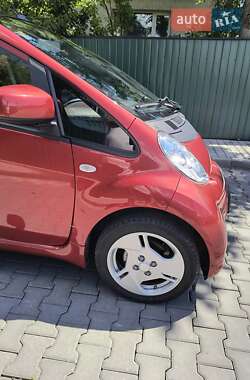 Хэтчбек Mitsubishi i-MiEV 2015 в 
