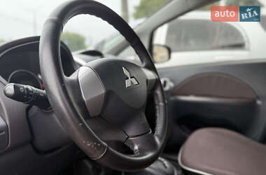 Хэтчбек Mitsubishi i-MiEV 2014 в 