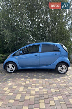 Хэтчбек Mitsubishi i-MiEV 2011 в 