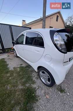 Хэтчбек Mitsubishi i-MiEV 2014 в 