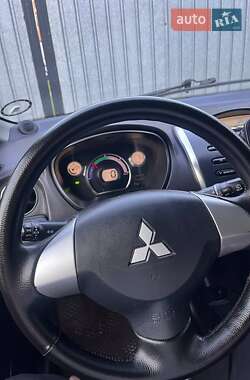 Хэтчбек Mitsubishi i-MiEV 2014 в 