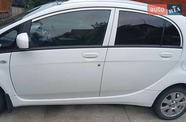 Хэтчбек Mitsubishi i-MiEV 2011 в 