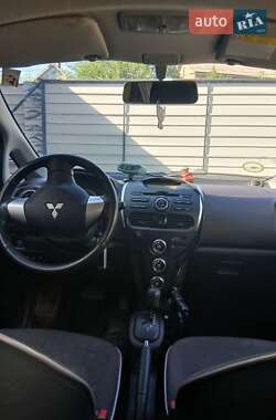Хэтчбек Mitsubishi i-MiEV 2012 в 