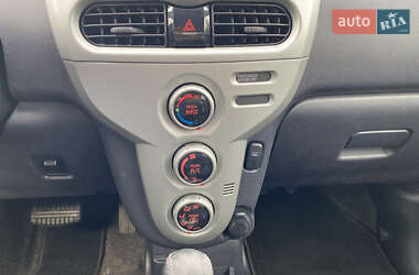 Хэтчбек Mitsubishi i-MiEV 2010 в 