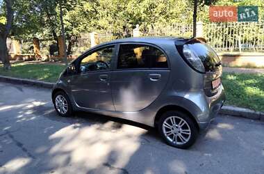 Хэтчбек Mitsubishi i-MiEV 2013 в 
