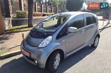 Хэтчбек Mitsubishi i-MiEV 2013 в 