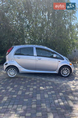 Хэтчбек Mitsubishi i-MiEV 2011 в 