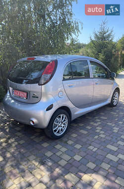 Хэтчбек Mitsubishi i-MiEV 2011 в 