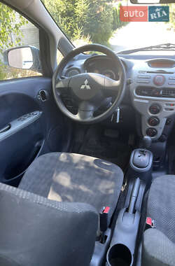 Хэтчбек Mitsubishi i-MiEV 2011 в 